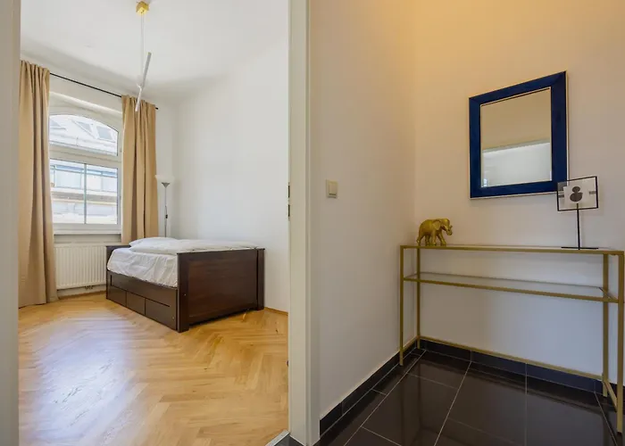 Stylish Apartment: Metro Access, And Center In One فيينا